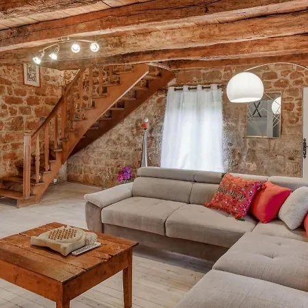 Holiday home Beautiful With Pool In Teillots